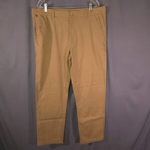 Roundtree & Yorke‎ Straight Fit Khakis Size 40x32